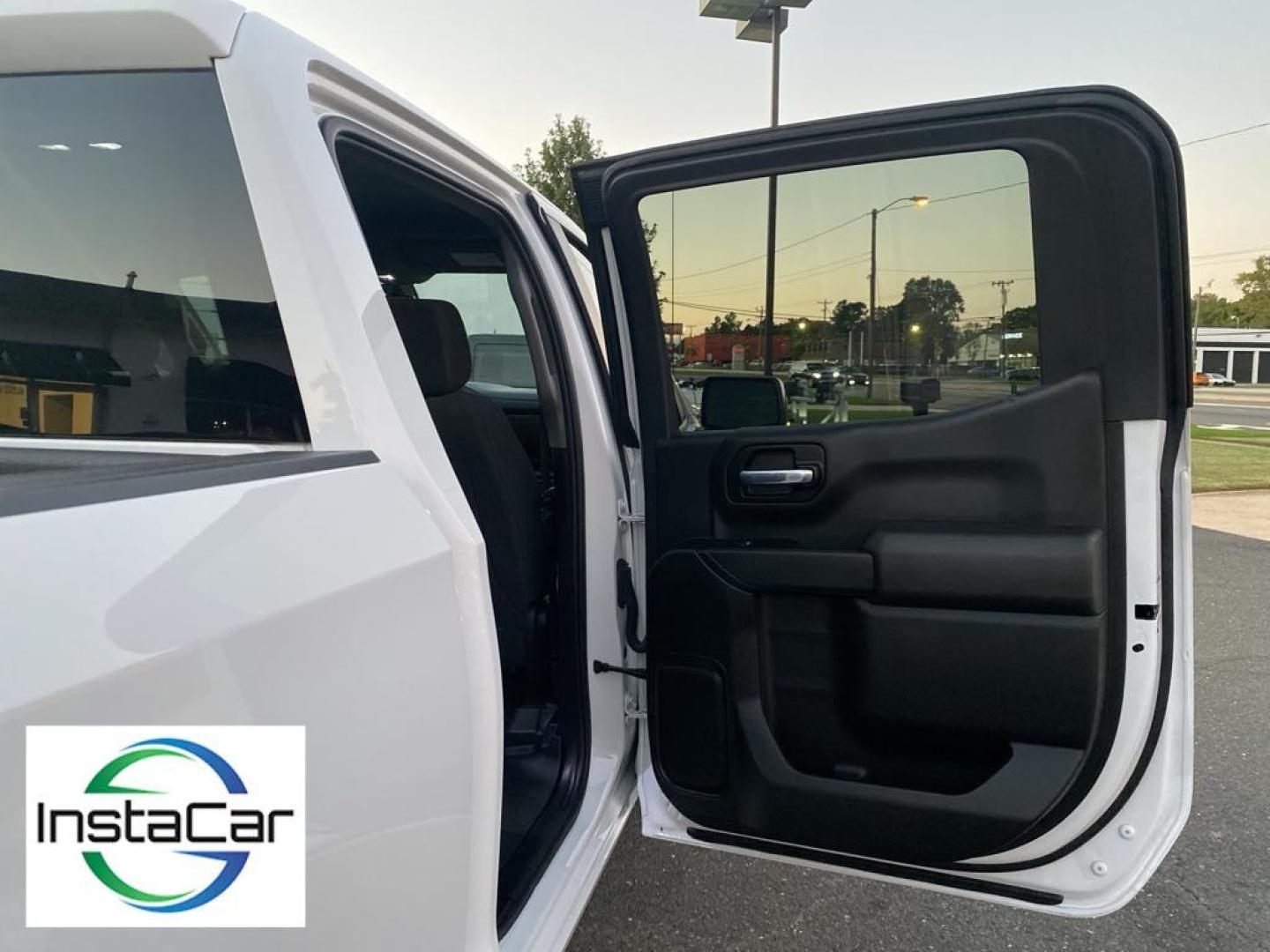 2022 white Chevrolet Silverado LT (1GCPYDEK6NZ) with an 4 Cyl, 2.7L engine, Automatic transmission, located at 3147 E Independence Blvd, Charlotte, NC, 28205, 35.200268, -80.773651 - <b>Equipment</b><br>The steering wheel audio controls on this vehicle keep the volume and station within easy reach. This 2022 Chevrolet Silverado 1500 comes equipped with Android Auto for seamless smartphone integration on the road. Apple CarPlay: Seamless smartphone integration for this vehicle - - Photo#21