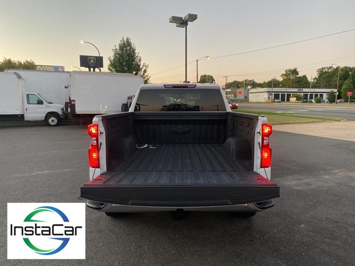 2022 white Chevrolet Silverado LT (1GCPYDEK6NZ) with an 4 Cyl, 2.7L engine, Automatic transmission, located at 3147 E Independence Blvd, Charlotte, NC, 28205, 35.200268, -80.773651 - <b>Equipment</b><br>The steering wheel audio controls on this vehicle keep the volume and station within easy reach. This 2022 Chevrolet Silverado 1500 comes equipped with Android Auto for seamless smartphone integration on the road. Apple CarPlay: Seamless smartphone integration for this vehicle - - Photo#31