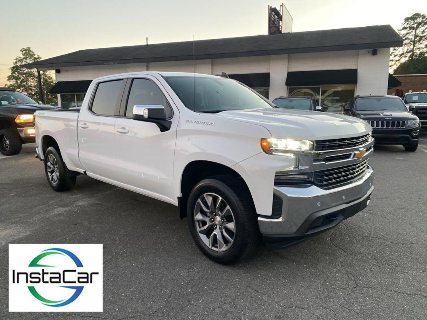 2022 white Chevrolet Silverado LT (1GCPYDEK6NZ) with an 4 Cyl, 2.7L engine, Automatic transmission, located at 3147 E Independence Blvd, Charlotte, NC, 28205, 35.200268, -80.773651 - <b>Equipment</b><br>The steering wheel audio controls on this vehicle keep the volume and station within easy reach. This 2022 Chevrolet Silverado 1500 comes equipped with Android Auto for seamless smartphone integration on the road. Apple CarPlay: Seamless smartphone integration for this vehicle - - Photo#6