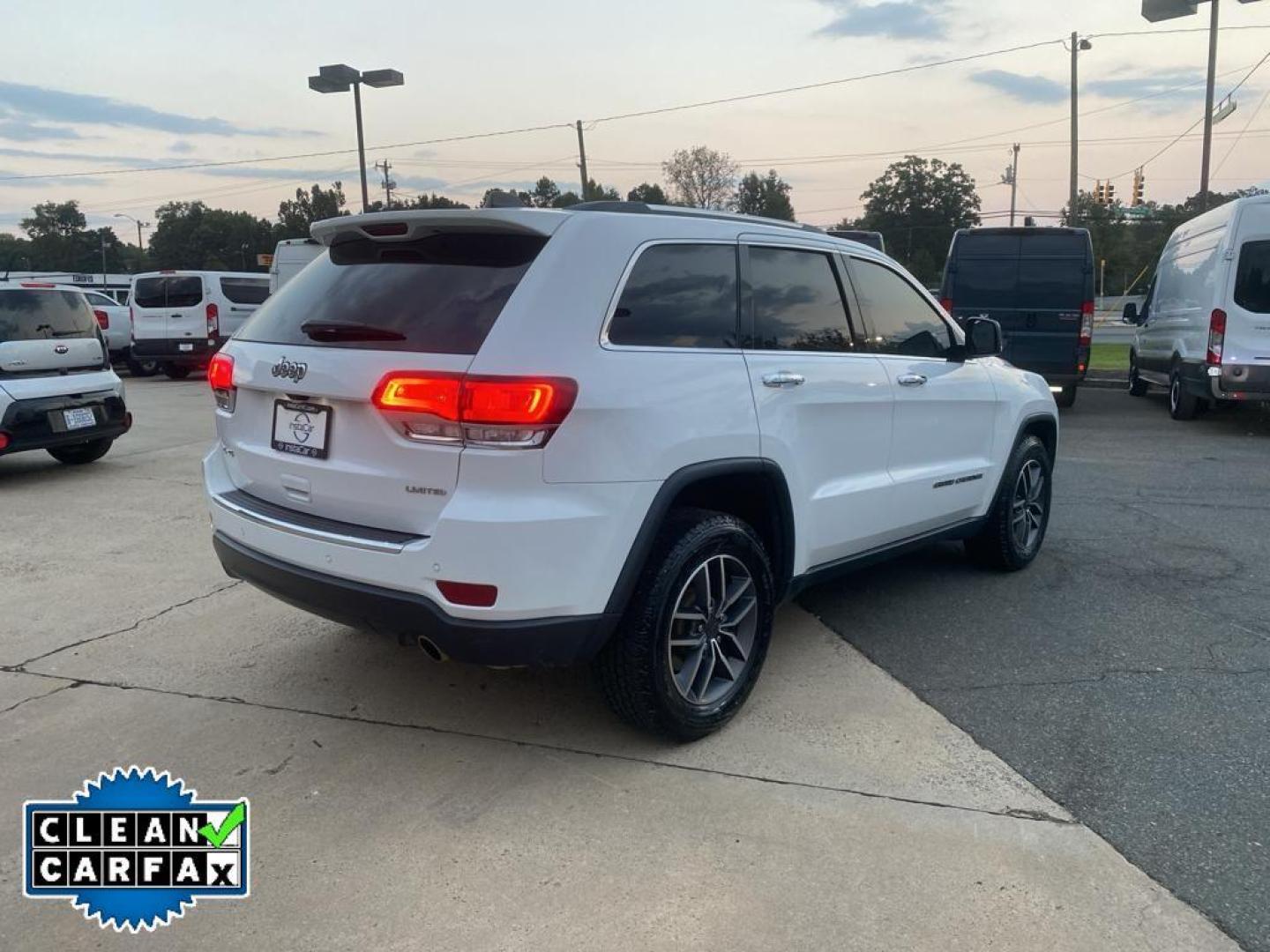 2020 White Jeep Grand Cherokee Limited (1C4RJFBG5LC) with an V6, 3.6L engine, Automatic transmission, located at 3147 E Independence Blvd, Charlotte, NC, 28205, 35.200268, -80.773651 - Discover adventure and luxury combined in this exceptional 2020 Jeep Grand Cherokee Limited, available now at our dealership. Designed for those who crave the thrill of the road, this SUV offers a robust V6, 3.6L engine paired with 4WD, ensuring a powerful and dynamic driving experience no matter th - Photo#15