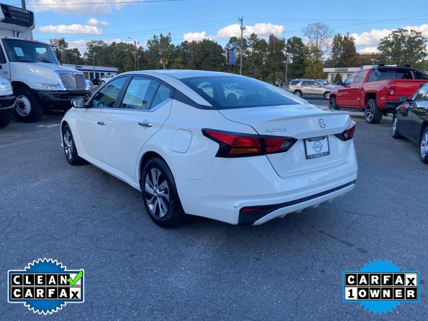 2022 Glacier White /Charcoal Nissan Altima 2.5 S (1N4BL4BV9NN) with an 4 Cyl, 2.5L engine, CVT transmission, located at 3147 E Independence Blvd, Charlotte, NC, 28205, 35.200268, -80.773651 - Photo#11