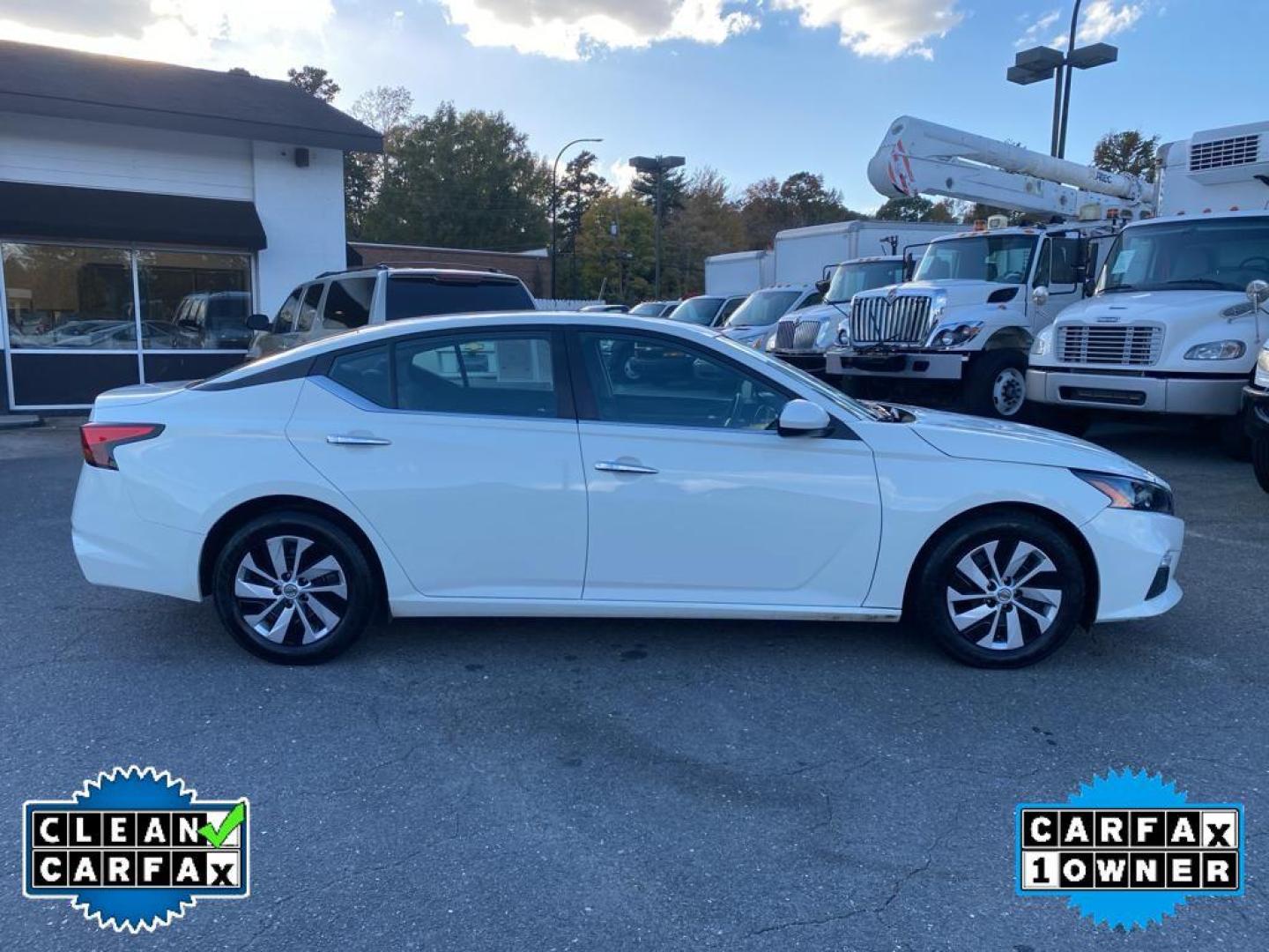 2022 Glacier White /Charcoal Nissan Altima 2.5 S (1N4BL4BV9NN) with an 4 Cyl, 2.5L engine, CVT transmission, located at 3147 E Independence Blvd, Charlotte, NC, 28205, 35.200268, -80.773651 - Photo#14