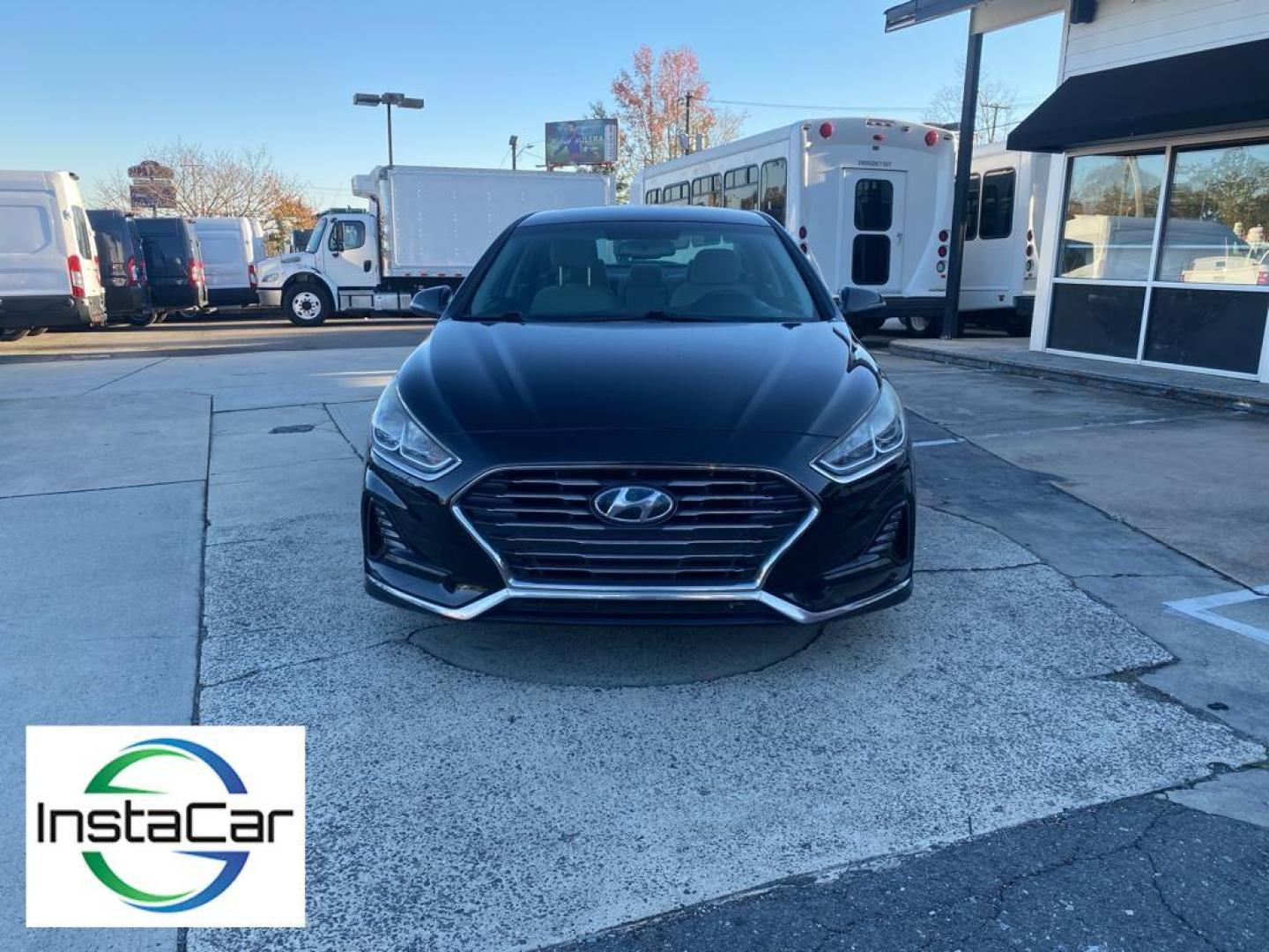 2018 Phantom Black /Gray Hyundai Sonata SEL (5NPE34AF1JH) with an 4 Cyl, 2.4L engine, 6-speed automatic transmission, located at 3147 E Independence Blvd, Charlotte, NC, 28205, 35.200268, -80.773651 - <b>Equipment</b><br>This 2018 Hyundai Sonata comes equipped with Android Auto for seamless smartphone integration on the road. See what's behind you with the back up camera on this 2018 Hyundai Sonata . Bluetooth technology is built into the Hyundai Sonata, keeping your hands on the steering wheel - Photo#8