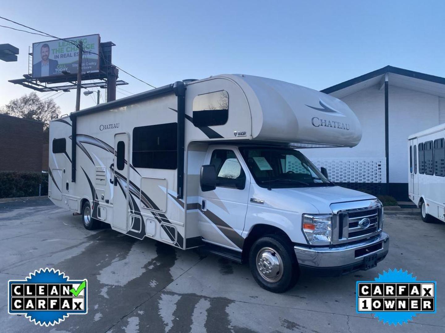 2018 OXFORD WHITE /MEDIUM PEBBLE CLOTH Ford E-450 Super Duty Base (1FDXE4FS2JD) with an V10, 6.8L (415 CID) engine, 6-speed automatic transmission, located at 3147 E Independence Blvd, Charlotte, NC, 28205, 35.200268, -80.773651 - <b>Equipment</b><br>This 1 1/2 ton van has a clean CARFAX vehicle history report. Good News! This certified CARFAX 1-owner vehicle has only had one owner before you. Set the temperature exactly where you are most comfortable in the vehicle. The fan speed and temperature will automatically adjust to - Photo#1