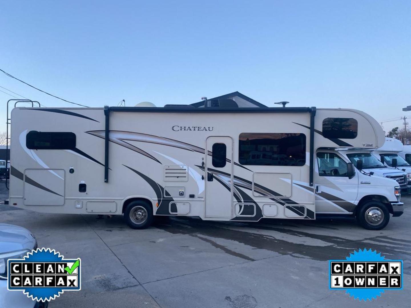 2018 OXFORD WHITE /MEDIUM PEBBLE CLOTH Ford E-450 Super Duty Base (1FDXE4FS2JD) with an V10, 6.8L (415 CID) engine, 6-speed automatic transmission, located at 3147 E Independence Blvd, Charlotte, NC, 28205, 35.200268, -80.773651 - Photo#8