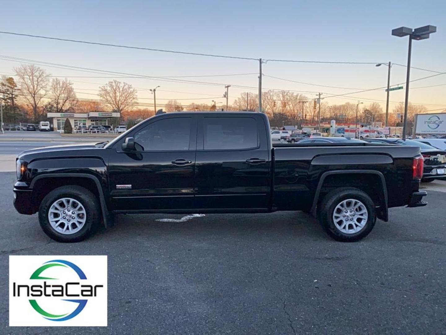 2017 Onyx Black /Jet Black/Spice Red GMC Sierra SLT (3GTU2NEC6HG) with an V8, 5.3L engine, 8-speed automatic transmission, located at 3147 E Independence Blvd, Charlotte, NC, 28205, 35.200268, -80.773651 - Photo#9