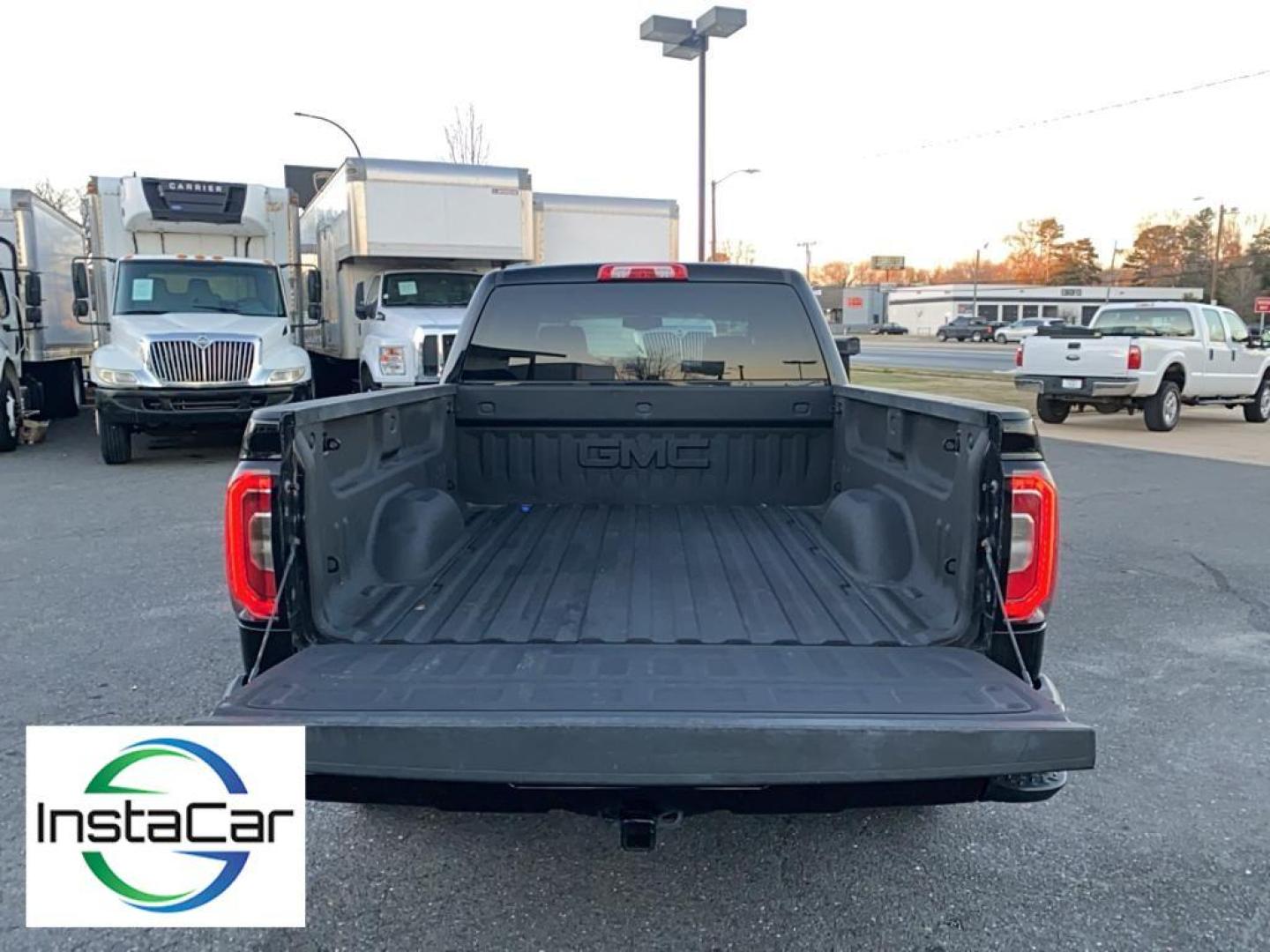 2017 Onyx Black /Jet Black/Spice Red GMC Sierra SLT (3GTU2NEC6HG) with an V8, 5.3L engine, 8-speed automatic transmission, located at 3147 E Independence Blvd, Charlotte, NC, 28205, 35.200268, -80.773651 - <b>Equipment</b><br>Bluetooth technology is built into this GMC Sierra, keeping your hands on the steering wheel and your focus on the road. This model features steering wheel audio controls. An off-road package is equipped on this GMC Sierra. This GMC Sierra keeps you comfortable with Auto Climate. - Photo#31