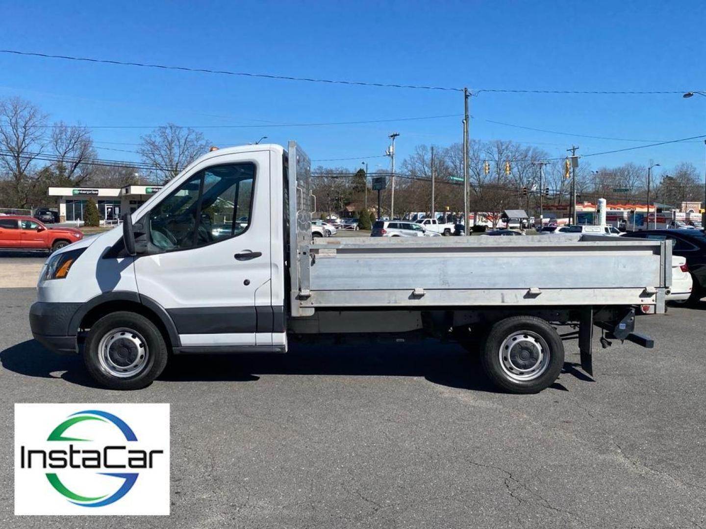 2018 Oxford White /Pewter Ford Transit Chassis Cab Base (1FDYR5ZM0JK) with an V6, 3.7L engine, 6-speed automatic transmission, located at 3147 E Independence Blvd, Charlotte, NC, 28205, 35.200268, -80.773651 - <b>Equipment</b><br>See what's behind you with the back up camera on the vehicle. This model has a V6, 3.7L high output engine. It shines with clean polished lines coated with an elegant white finish. Maintaining a stable interior temperature in it is easy with the climate control system. Enjoy the - Photo#8