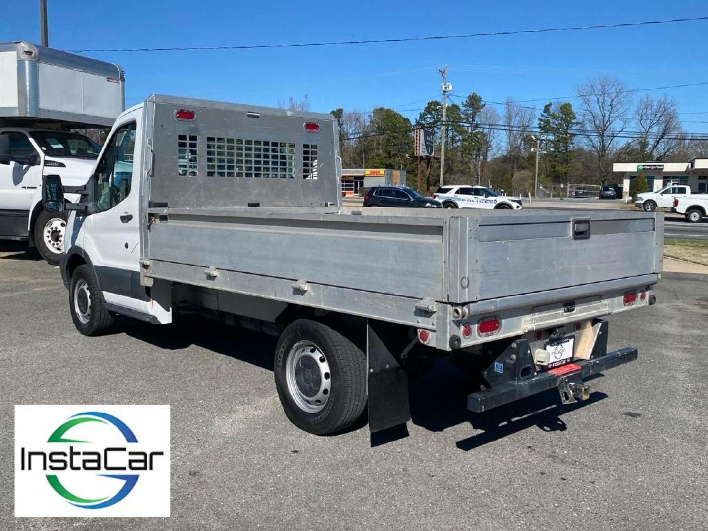 2018 Oxford White /Pewter Ford Transit Chassis Cab Base (1FDYR5ZM0JK) with an V6, 3.7L engine, 6-speed automatic transmission, located at 3147 E Independence Blvd, Charlotte, NC, 28205, 35.200268, -80.773651 - <b>Equipment</b><br>See what's behind you with the back up camera on the vehicle. This model has a V6, 3.7L high output engine. It shines with clean polished lines coated with an elegant white finish. Maintaining a stable interior temperature in it is easy with the climate control system. Enjoy the - Photo#9